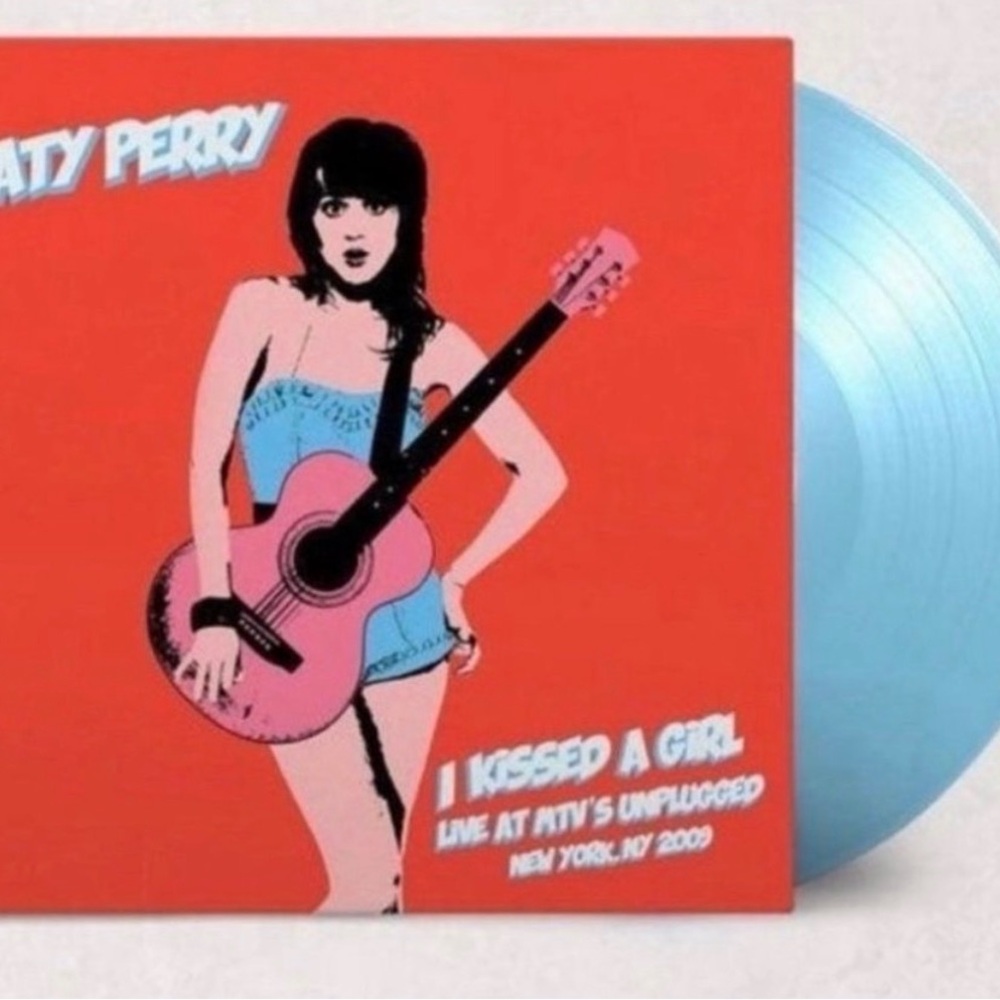 Katy Perry I Kissed A Girl Live at MTV Limited Edition